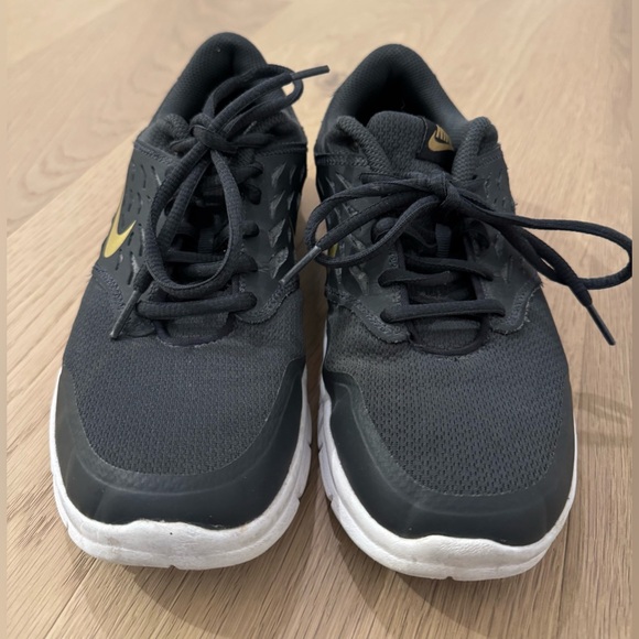 Nike Womens Orive Running Shoe Sneaker - Size 8 - Picture 4 of 6